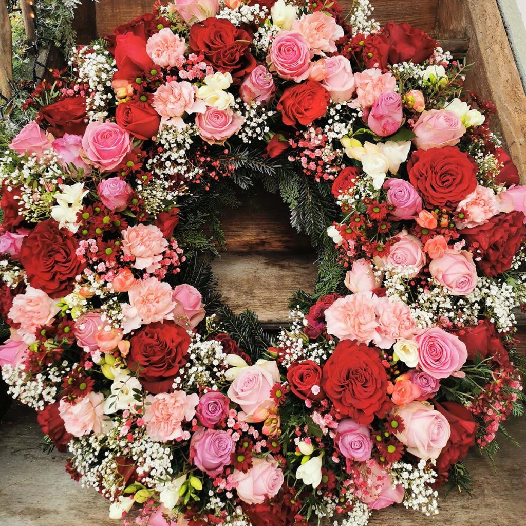 Rosenkranz mit verschiedenen Rosensorten