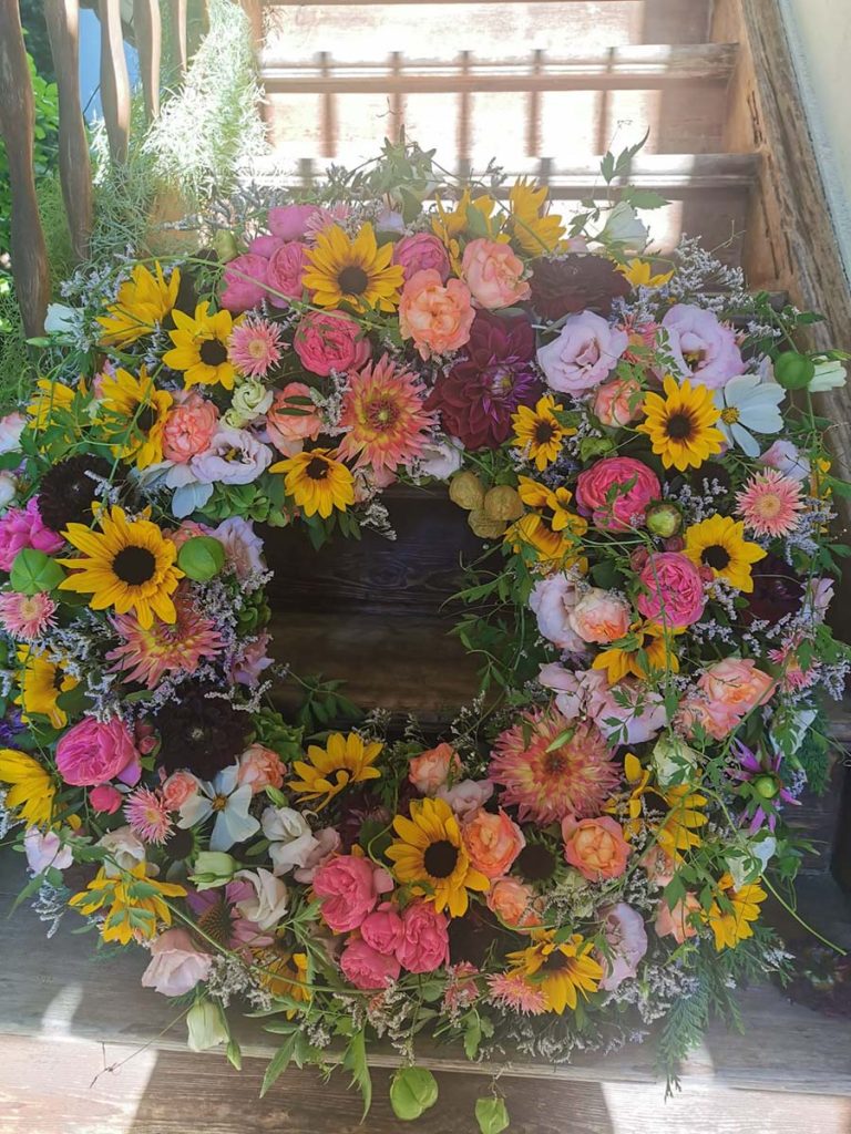 Blumenkranz mit Sonnenblumen
