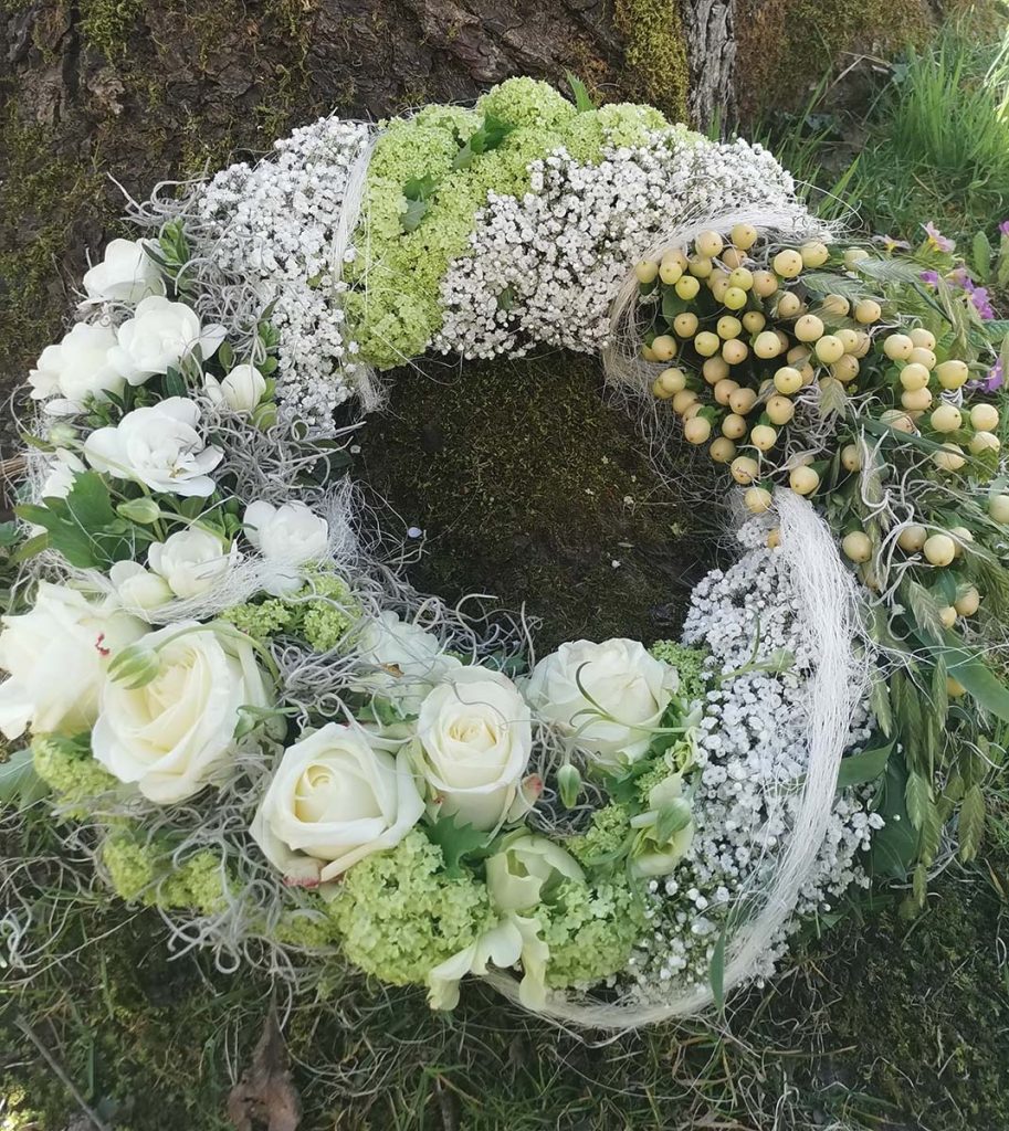 Blumenkranz der Ewigkeit symbolisiert