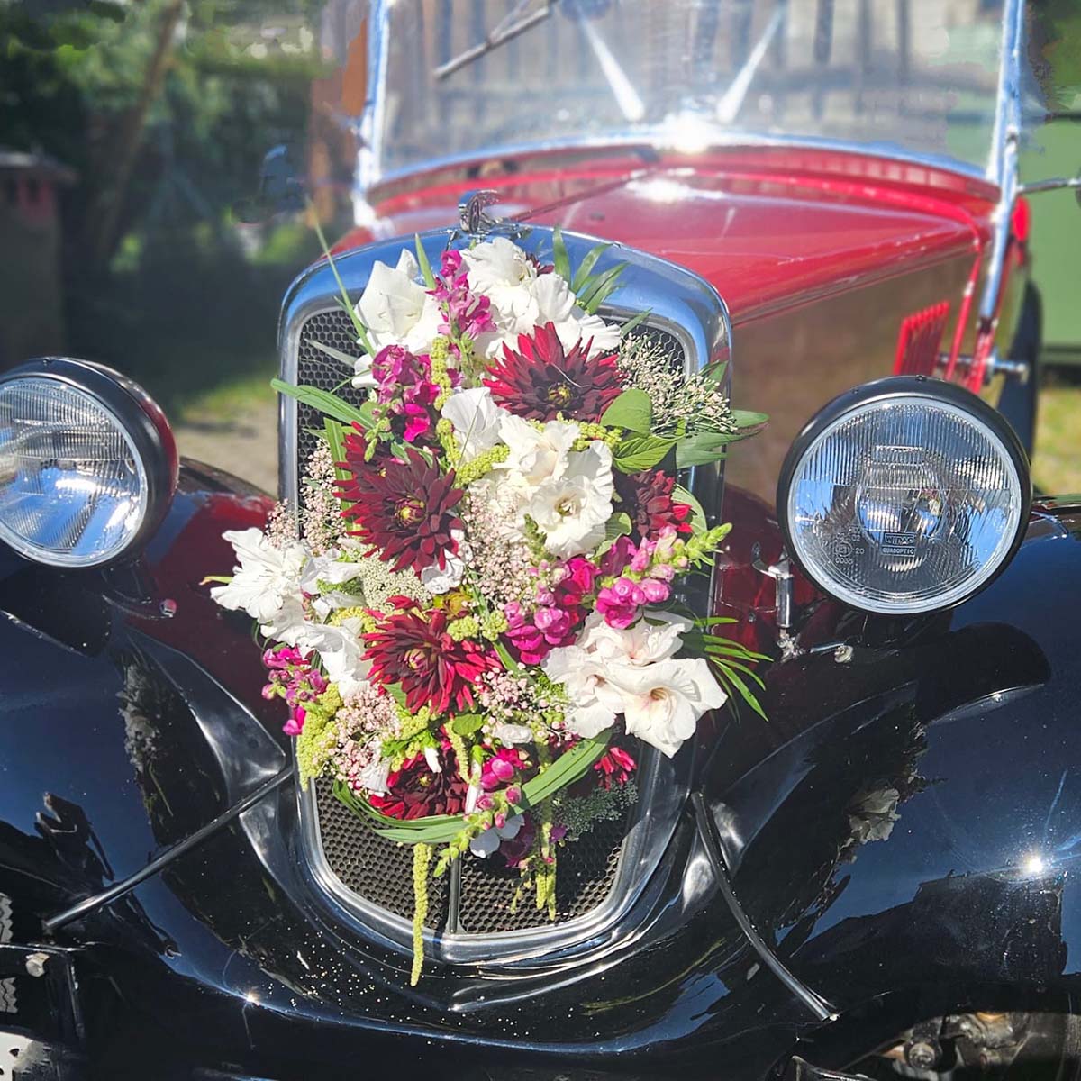 Autogestecke & Autoherzen mit echten Blumen für Deine Hochzeit Autoschmuck Hochzeit mit echten Blumen