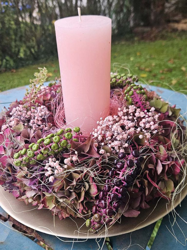 Hortensienkranz mit Kerze