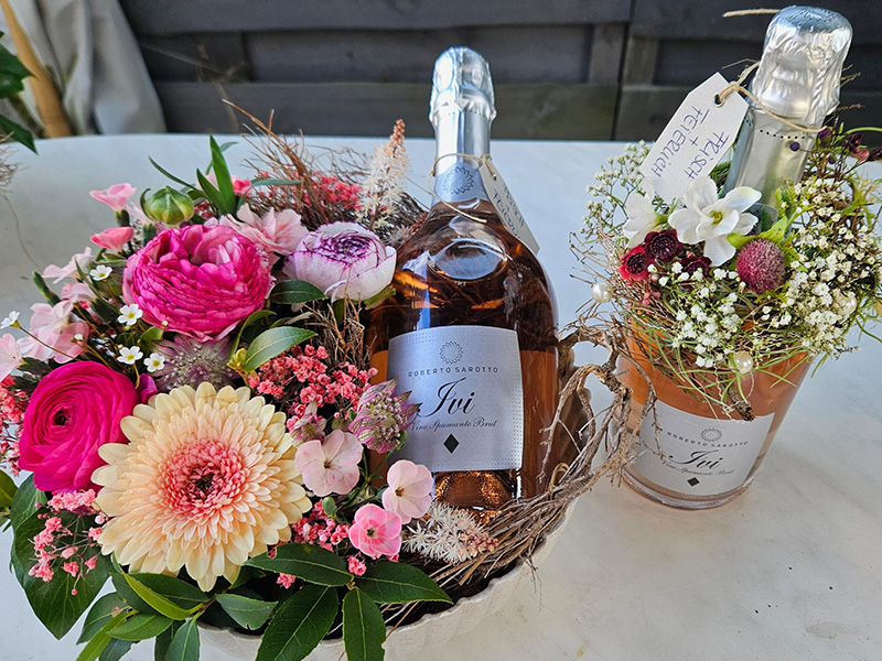 Ivi Spumante Brut Rosé 800x600 Blumen und Wein verschicken mit Ivi Spumante Brut Rosé als festliches Geschenk